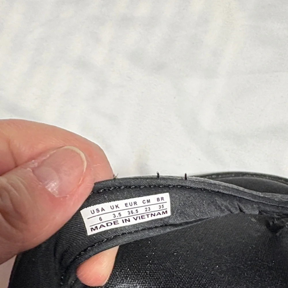 Under Armour Black Flip Flops with Logo - Picture 4 of 4